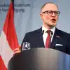 Прибалтийский штрафбат: 'Они думают, что спасутся, когда придет время стать смертниками' (На фото: министр обороны Латвии Андрис Спрудс на пресс-конференции. (Фото: Alexander Welscher/dpa/TASS)) На фото: министр обо…